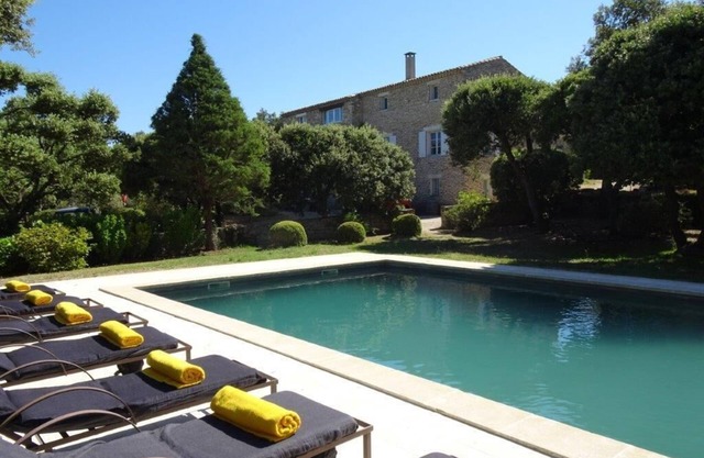 Maison de Caractère in the golden triangle of the Luberon, swimming pool and air conditioning.