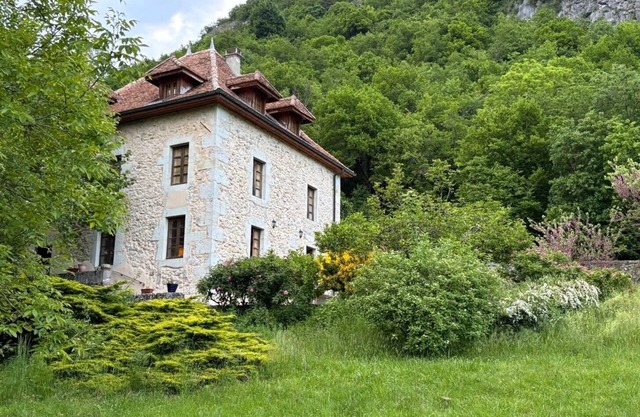 Maison de charme ancienne entre Lacs et Rhône