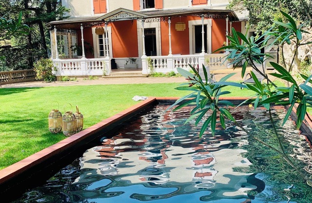 MAISON DE MAITRE + OUTBUILDING - SWIMMING POOL - CINEMA ROOM - VERANDA - GARDEN