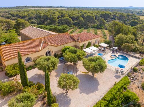 Maison de vacances climatisée, Domaine de Roque-haute piscine et jardin privatifs, vue mer