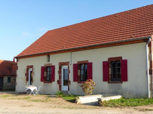 Maison de vacances rénovée avec vue sur la vallée de la Besbre - FR-1-489-99