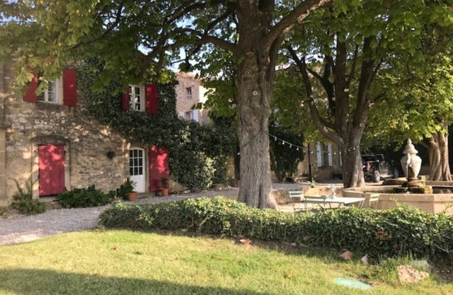 "Maison des Fontaines" in the heart of a magnificent wine-growing estate
