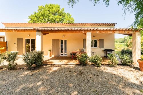 Maison en campagne Arlésienne avec piscine