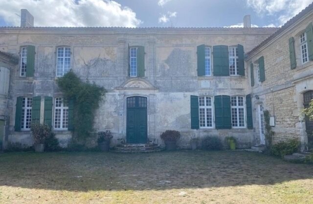 Maison Garésché, charming residence, classified 3*, air-conditioned, beautiful private garden
