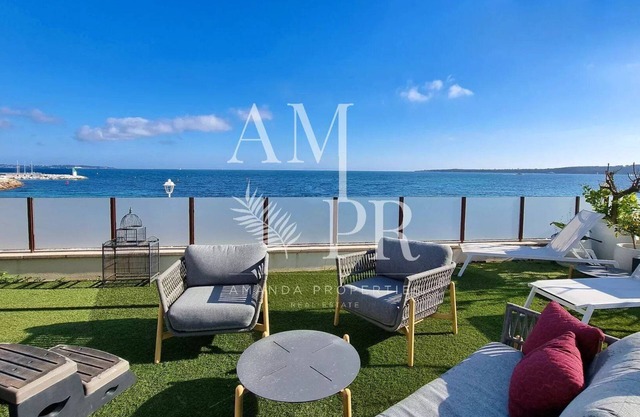 Maison Première ligne - eyes in the water - facing the beach