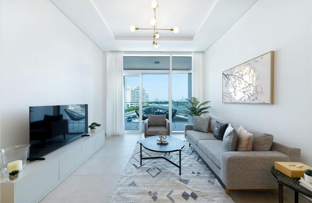 Maison Privee - Urban Resort with Golf Course Views, Close to Beach