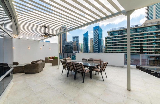 Maison Privee - Stunning 3-Floor Villa with Kids Room & Rooftop Terrace over Dubai Marina