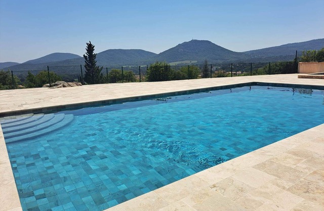 MAISON PROVENÇALE DANS RÉSIDENCE PRIVÉE