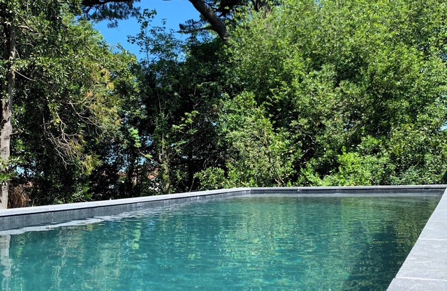 Maison Spacieuse Avec Piscine Dans un Écrin de Verdure