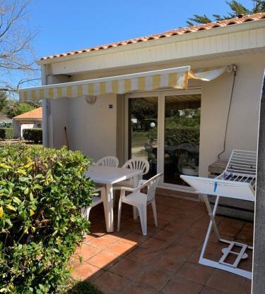 Maisonnette La Coti H5 avec piscine intérieure chauffée, à 400 m de la plage et ménage de fin séjour compris