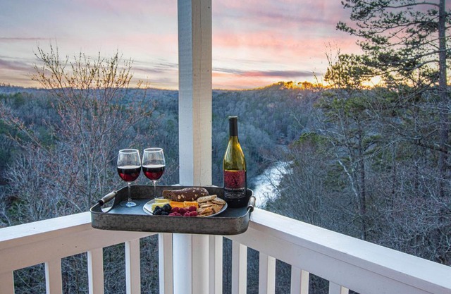 MAJESTIC MOUNTAIN MANOR- Spectacular Mtn & River VIEWS, 5bed 4ba,Resort amenities