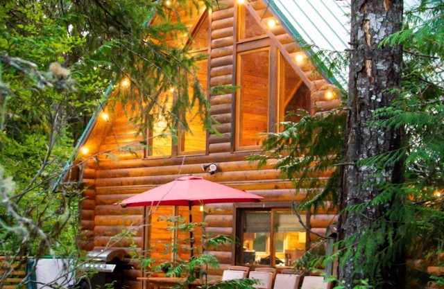 Majestic Mountain Home On 10 Acres with Hot Tub
