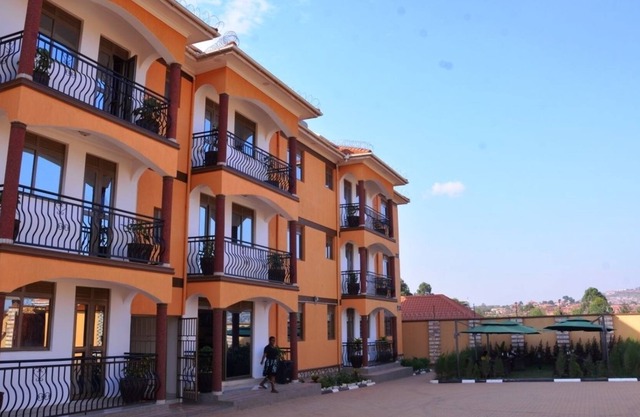 Mak-Queen Hotel