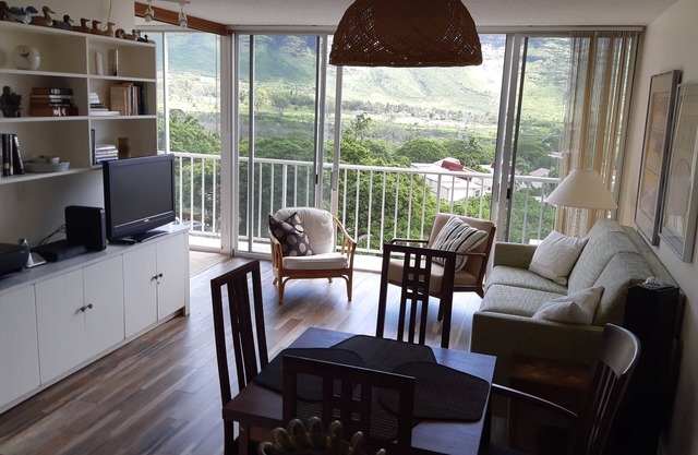 Makaha Valley Towers 1 BR - Very Scenic and newly renovated!