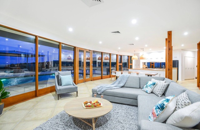 Makai Luxury Lodge - Holiday in Remote Luxury with Panoramic Coastal Views