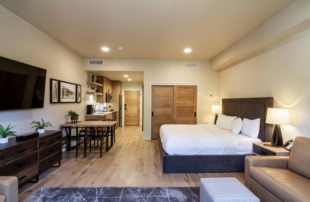 Makin Memories Village Studio Condo - Idyllic Studio Condo in The Village | Chapel View