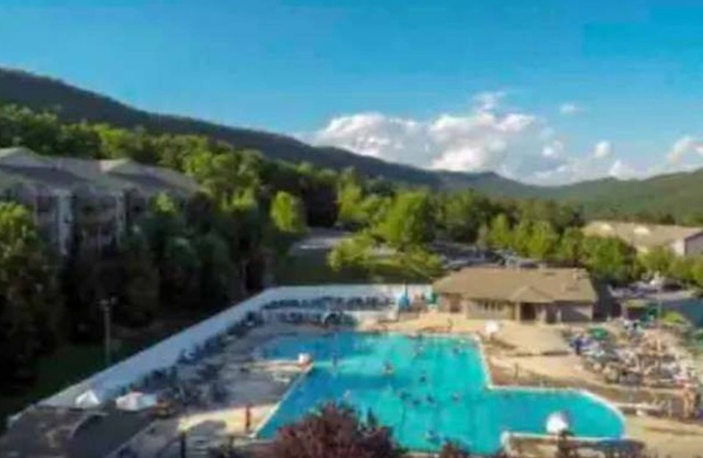 Making Mountain Memories - Hot Tub
