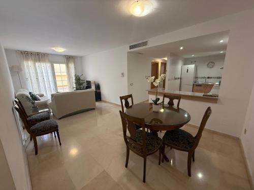 Malagueta, free parking, center & beach