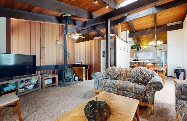 Mammoth Estates Condo - Near Village at Mammoth & Pet Friendly by RedAwning