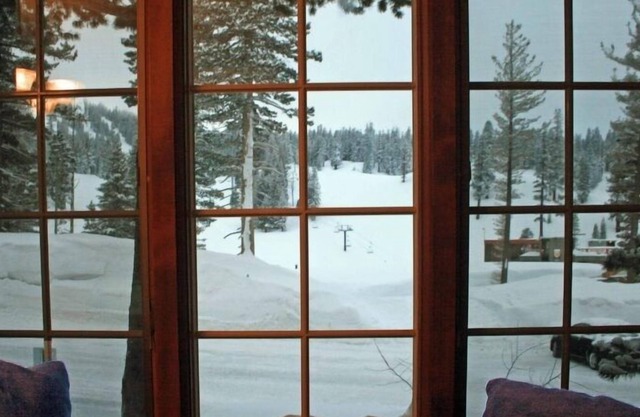 MammothSkiInSkiOut - Closest Location to the Lifts - Sleeps 8