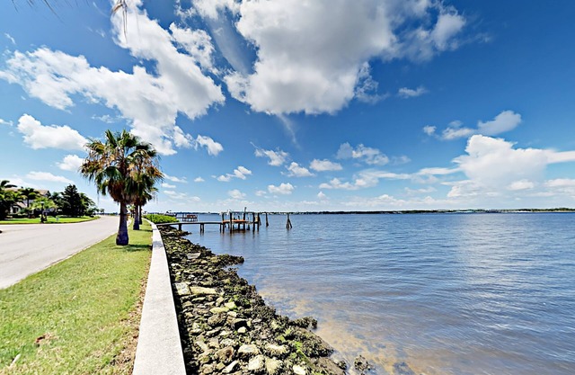 Manatee River Views River District Home with Lanai | Near Beach & Downtown
