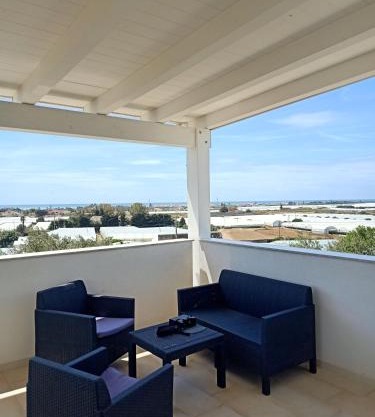 Mandulivi, chalet nel mandorleto e mansarda vista mare