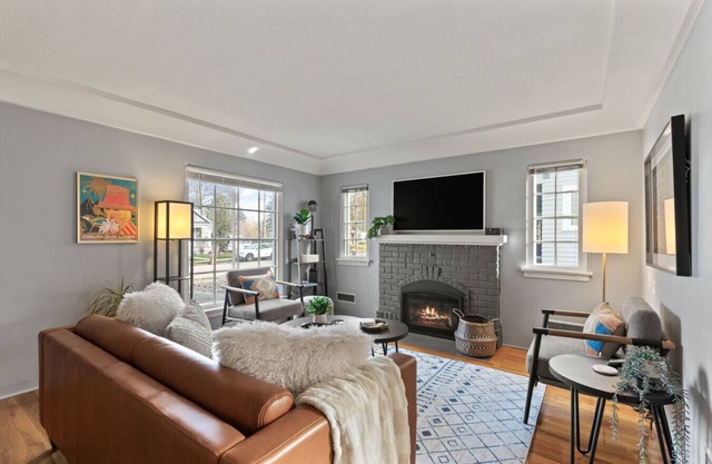Manito Park Getaway: Fireplace, Hospitals, 5min to downtown