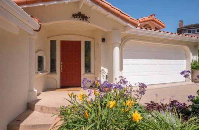 Manresa Meadows on Acreage!