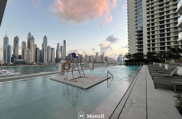 Manzil - Stylish 1BR in Emaar Beachfront