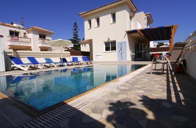 Maouris Villa