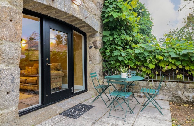 MAPLE COTTAGE, pet friendly, luxury holiday cottage in Chagford