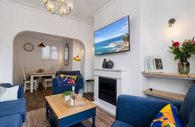 Maple House (Sleeps 7) - Short Stays UK Ltd