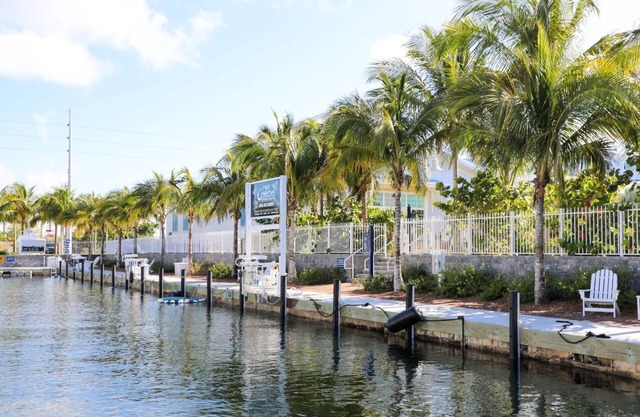Marathon Beachfront | 2Kings, Veranda + 2LuxeBaths