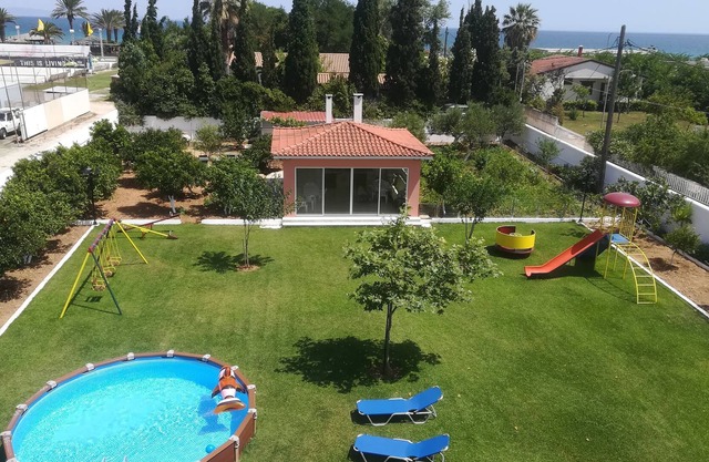 Marathon Beachside Villa 1'min. from Schinias beach