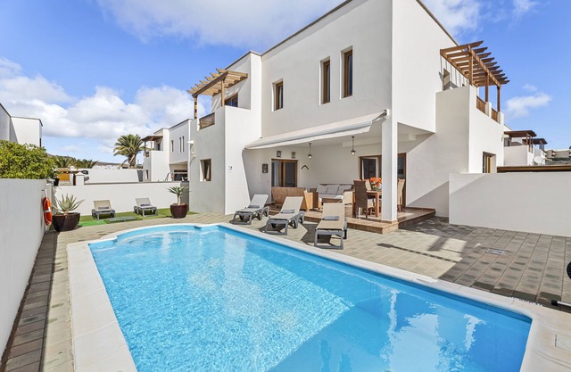 Maravillosa villa con piscina climatizada!
