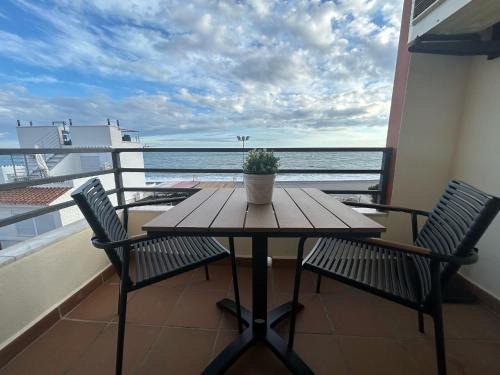 Maravilloso apartamento en primera linea de playa con vistas al mar en Caleta de Vélez 2 D