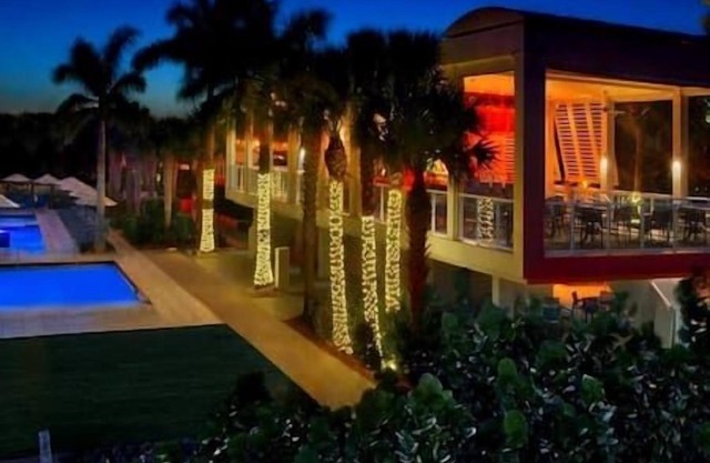 Marco Crystal Shores Beachfront Resort, Luxury