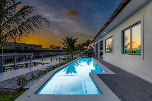 Marco Luxe Retreat Waterfront