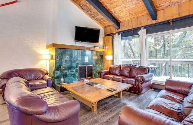 "Margaritaville" Big Space, Lots of fun + Hot Tub