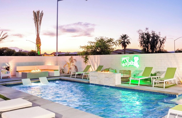Margaritaville by VARE | Pool+Spa, GameRoom, BBQ, FirePits!