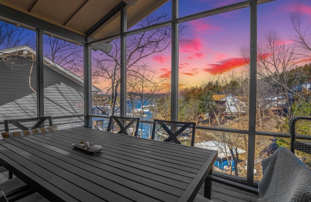 MARGARITAVILLE RESORT Tan-Tar-A LAKEFRONT 3BD 3bath-NEW SPA kayaks & fireplace!