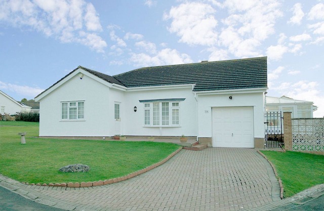 Marie-Lyn - Two Bedroom Cottage, Sleeps 4