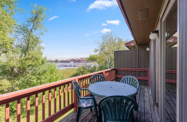 Marina Bay 2BR Condo w/Garage and Lake Views