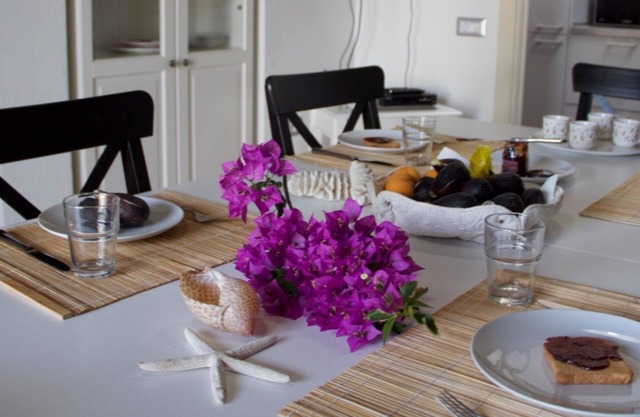 Marine Cottage, 3 minute walk to the beach