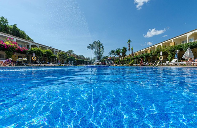 Mariner Club Apartments