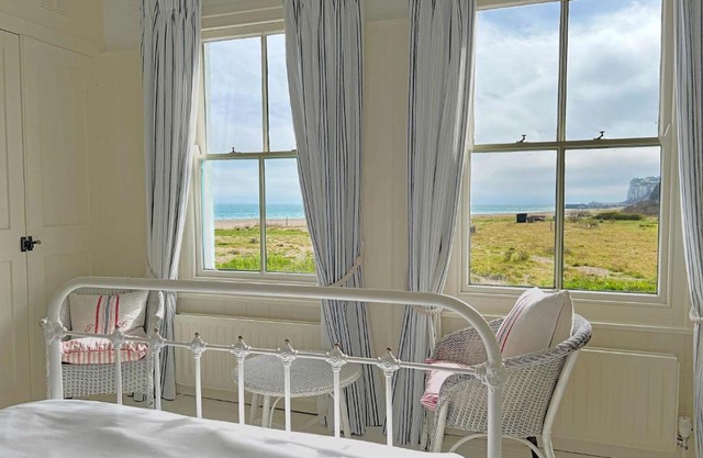 Mariner's Cottage - on Kingsdown beach