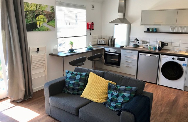 Market Town Apartment on the edge of the Cotswolds - VERIFIED KEY WORKERS ONLY