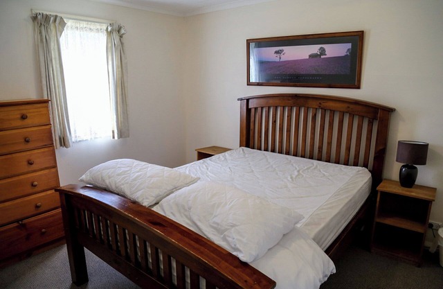 Marmot Lodge - Group accommodationn30km to Hotham, walk to pubs/cafes