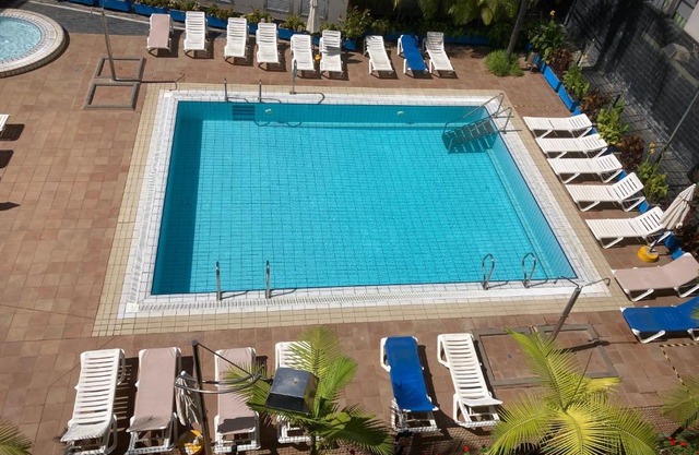 MARTSARAs PISCINA SARDINA