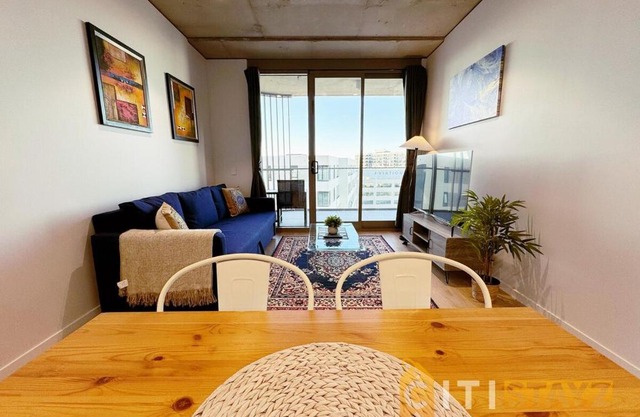 Marvellous at Melrose - 2bd 2bth Apt - Woden CBD